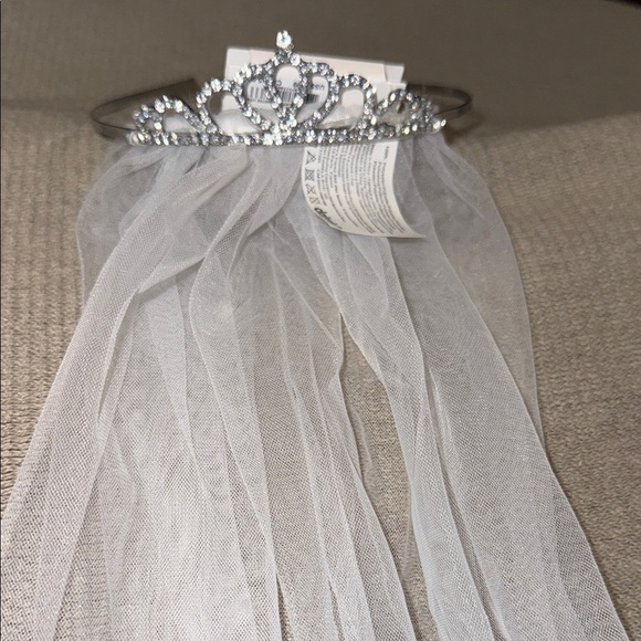 Claire’s Silver Tiara Headband with Faux Rhinestones Special Occasion White Veil - Picture 8 of 12